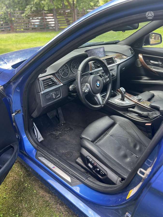 BMW 335, Седан