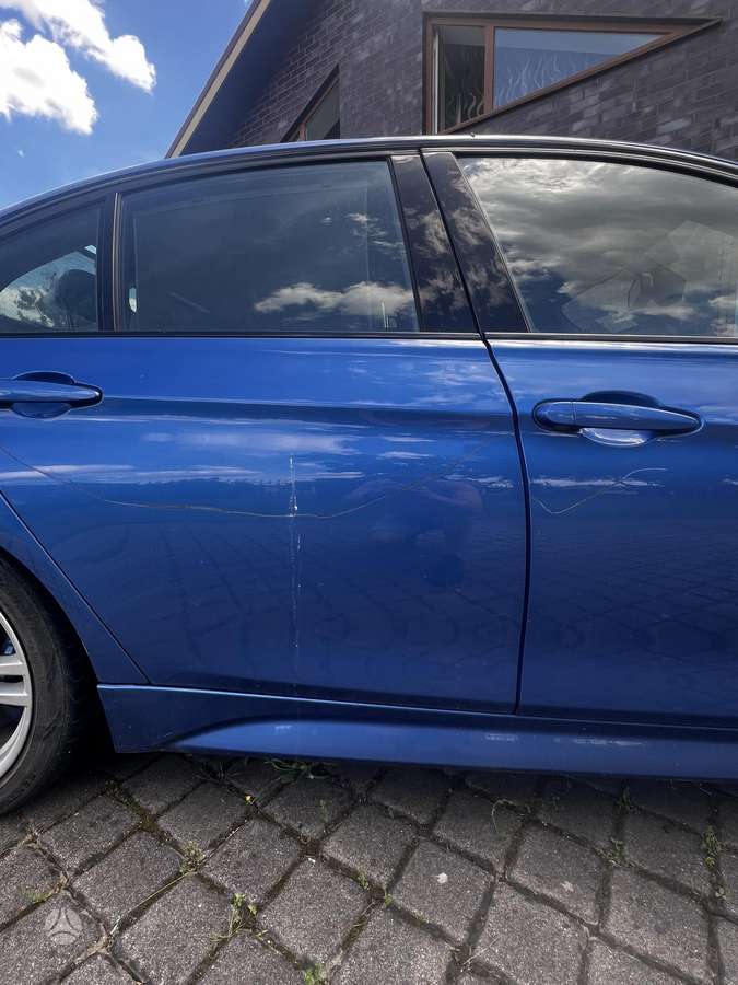 BMW 335, Седан