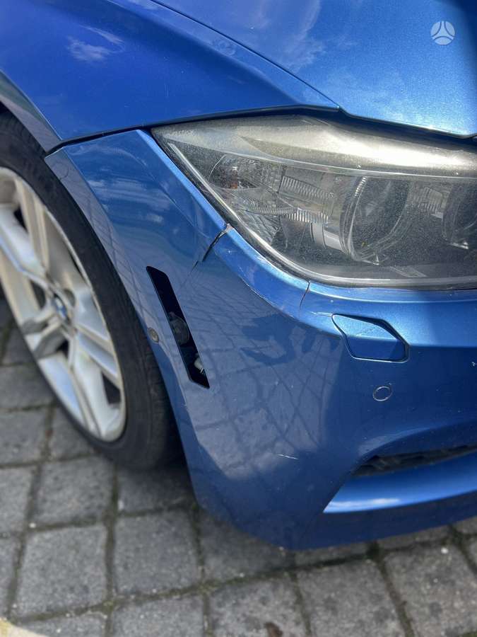 BMW 335, Седан
