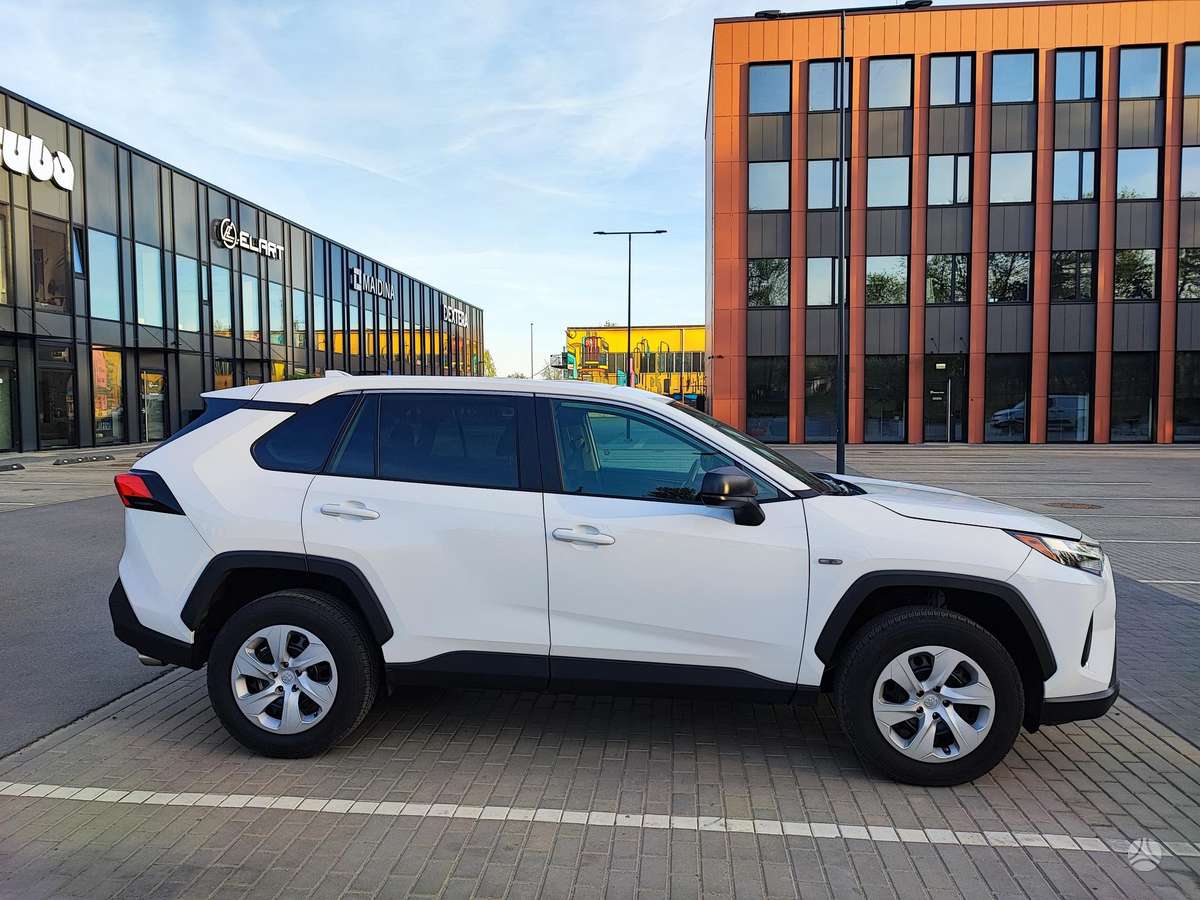 Toyota RAV4 - 10