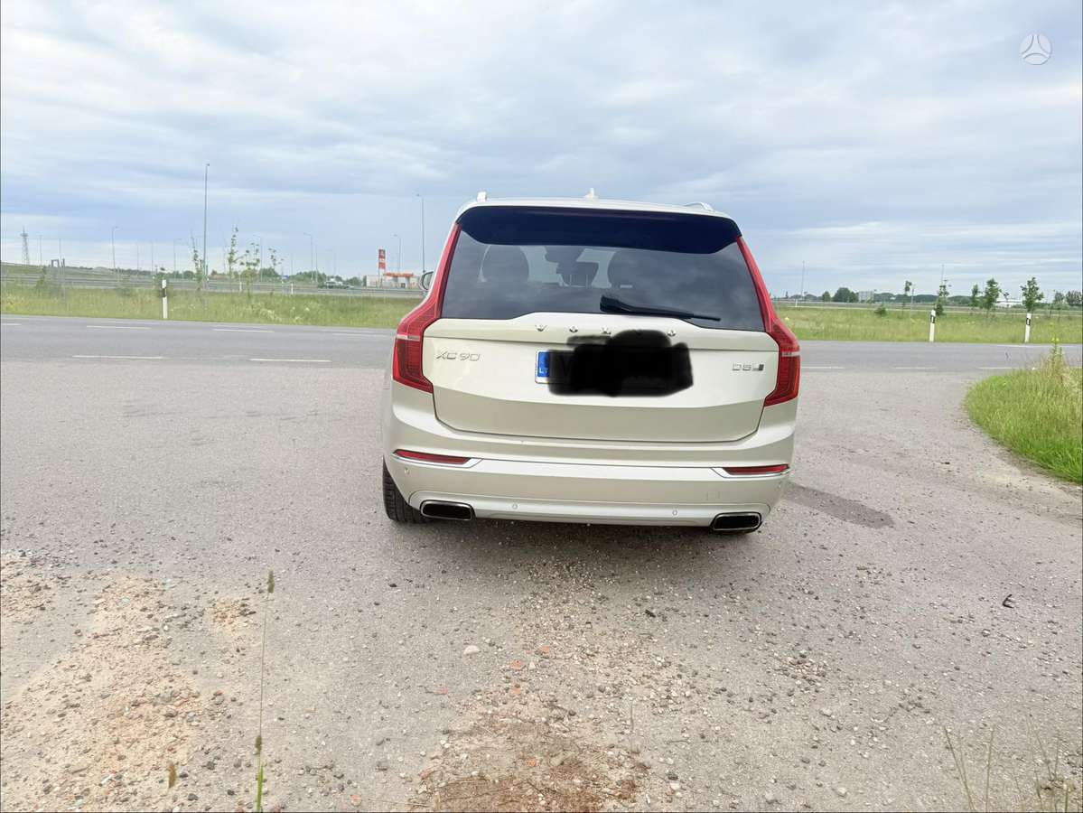 Volvo XC90 - 4