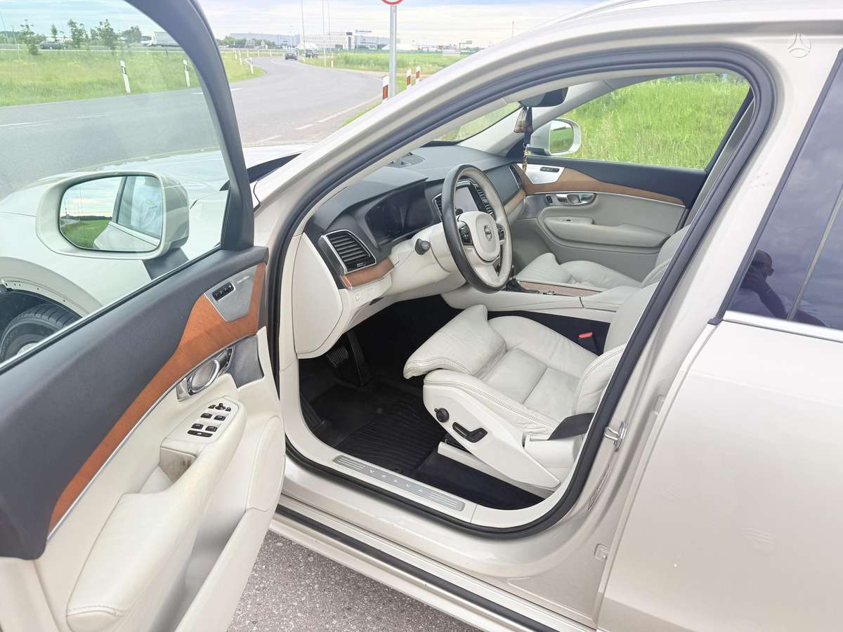 Volvo XC90 - 5