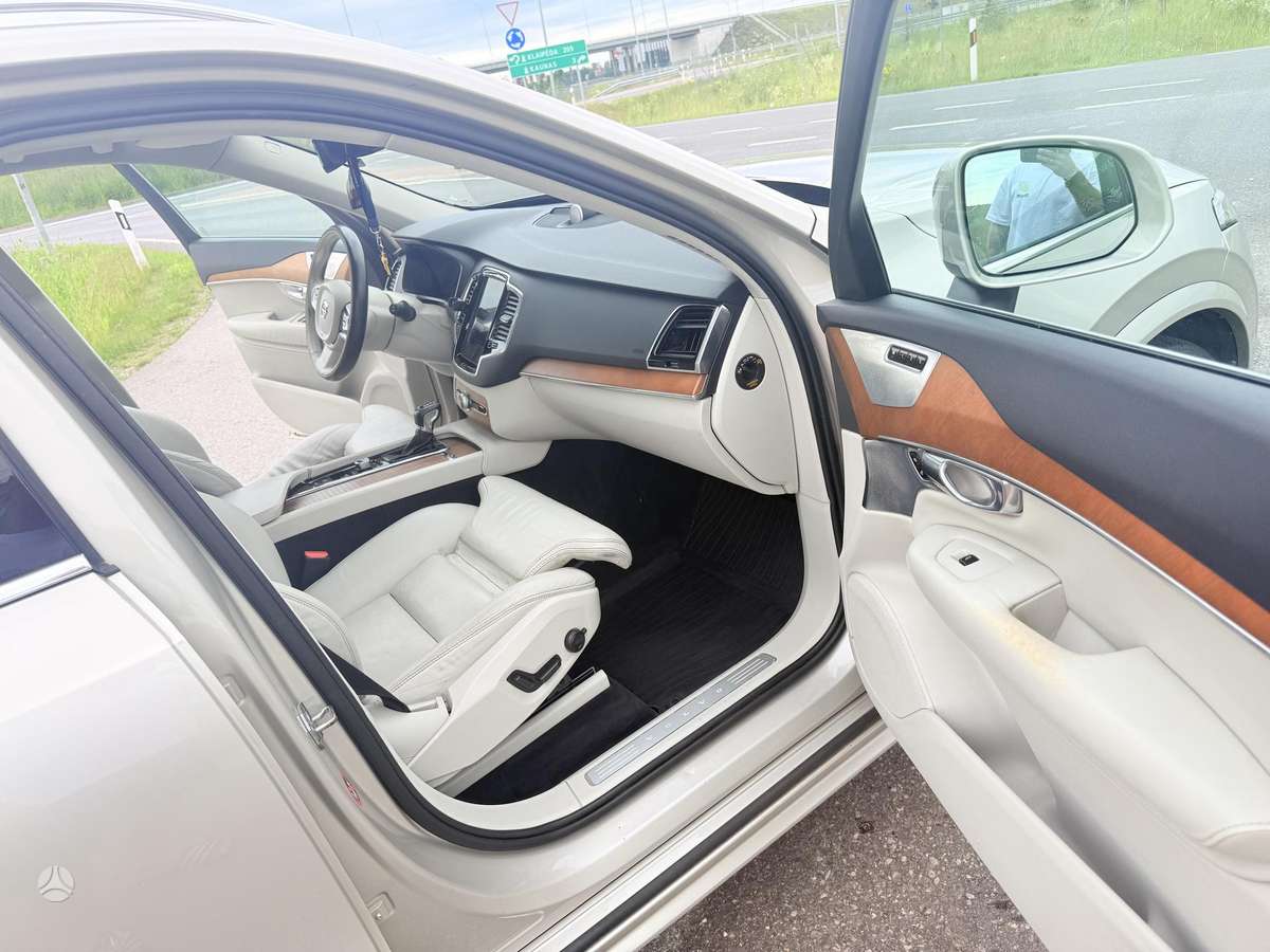 Volvo XC90 - 7
