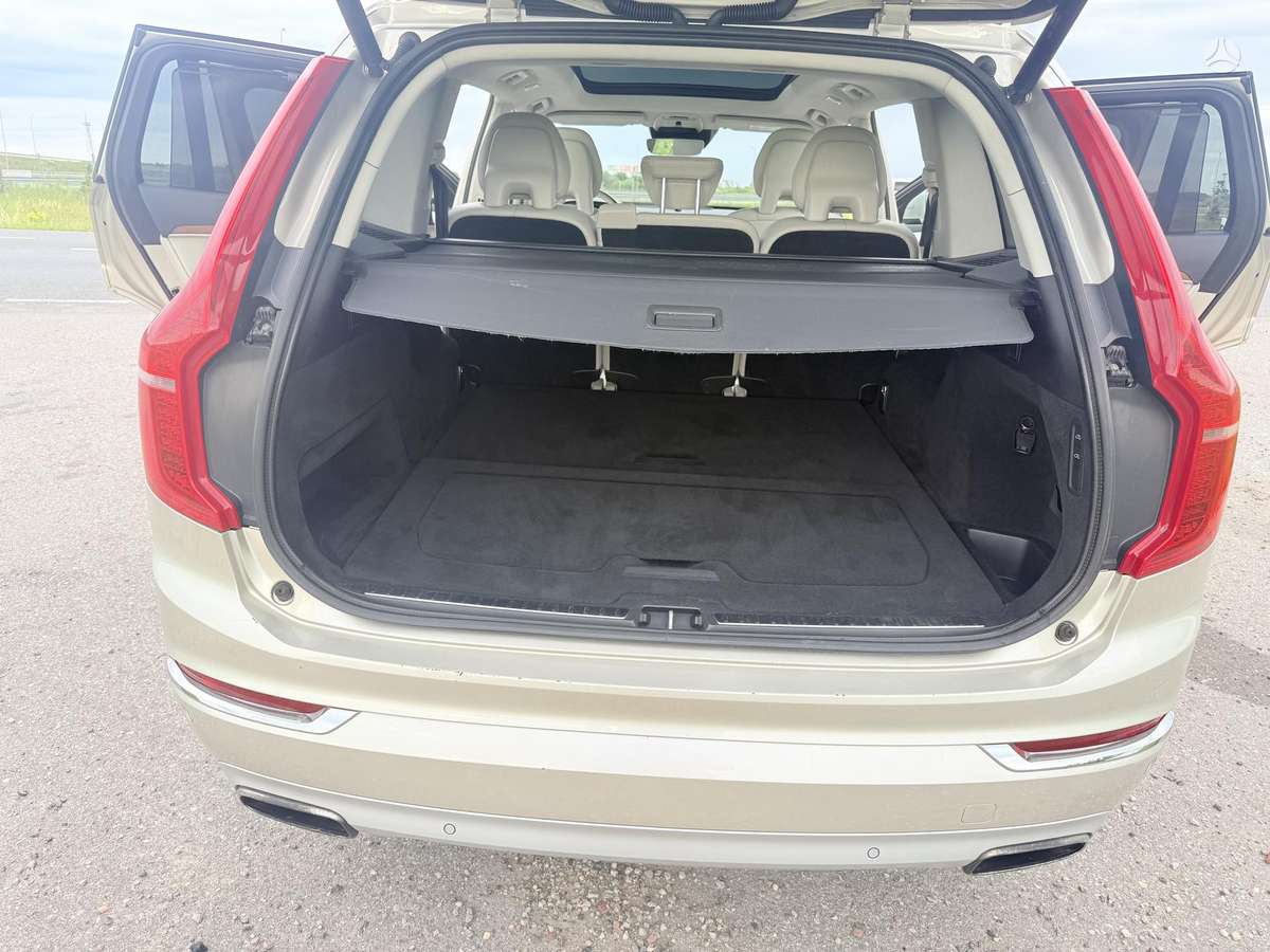 Volvo XC90 - 12