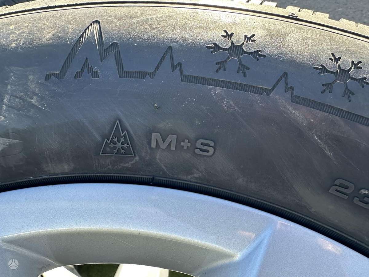 Dunlop 6mm, всесезонные 235/65 R17