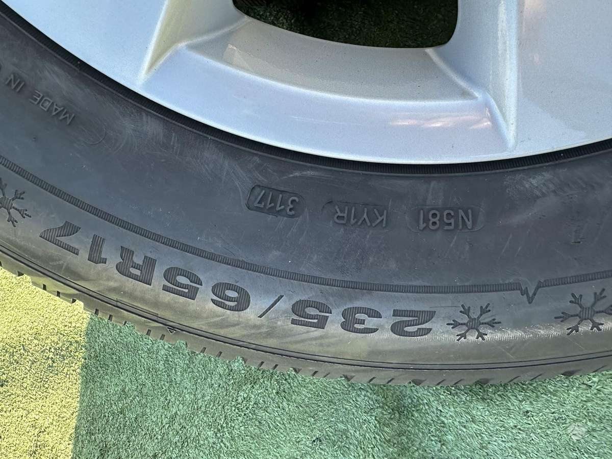 Dunlop 6mm, всесезонные 235/65 R17