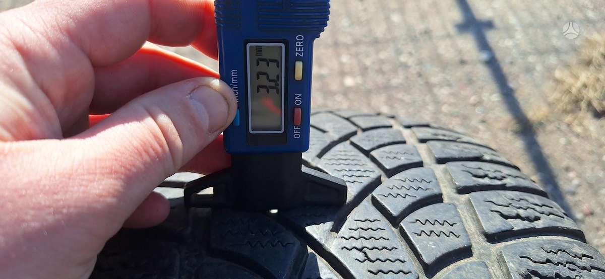 Dunlop 3/4mm,, всесезонные 235/50 R19