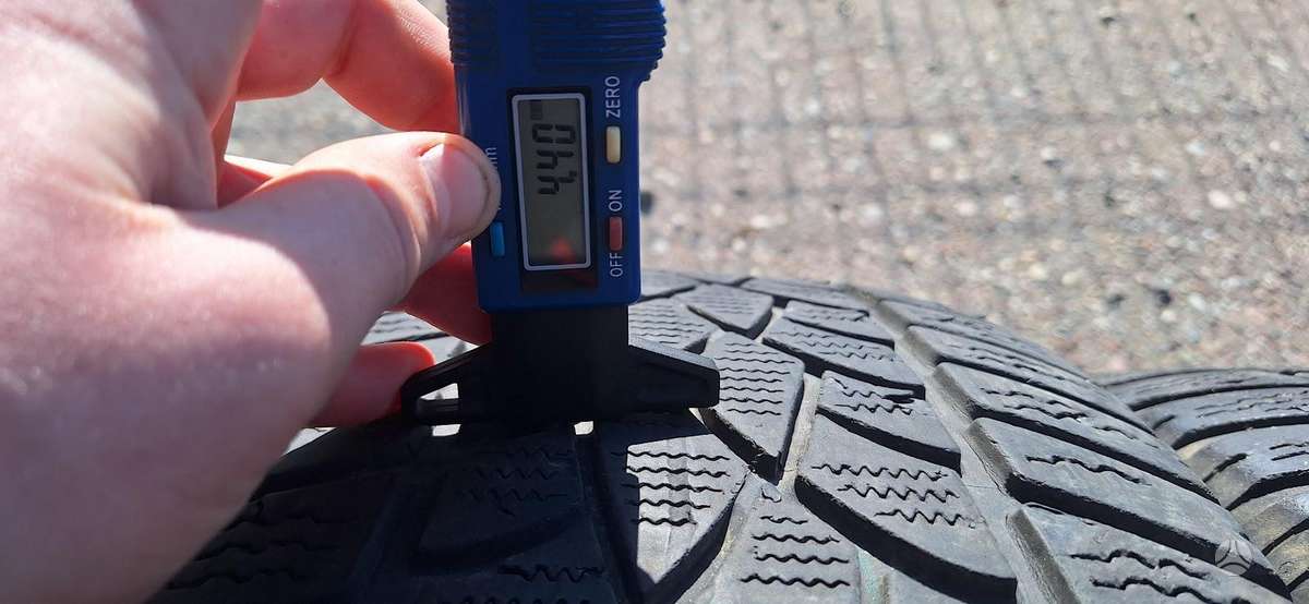 Dunlop 3/4mm,, всесезонные 235/50 R19