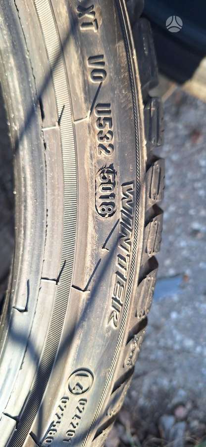 Pirelli 5mm,, universalios 235/35 R19