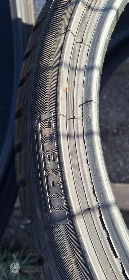 Pirelli 5mm,, universalios 235/35 R19