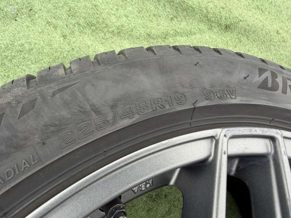 Bridgestone 6mm, universalios 225/45 R19