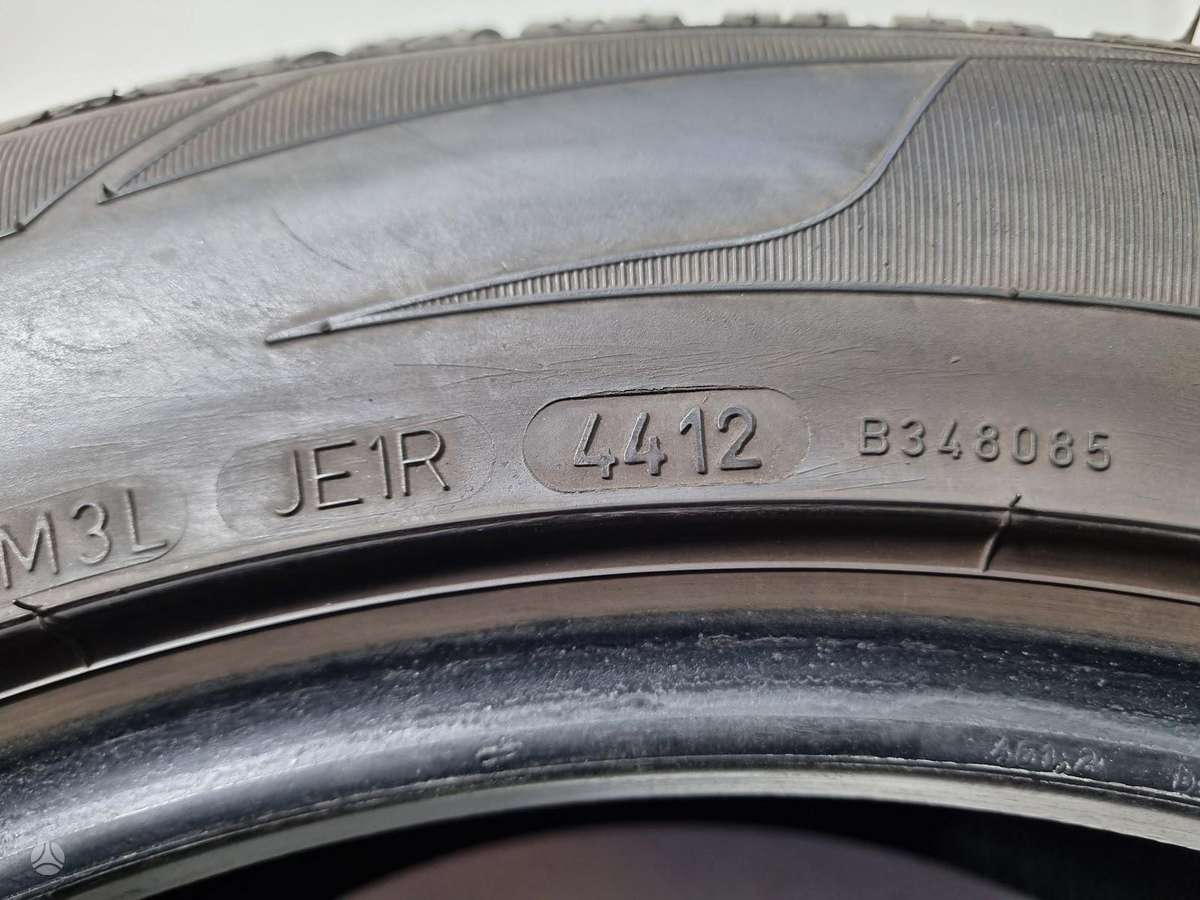 Dunlop 7mm, всесезонные 235/55 R18