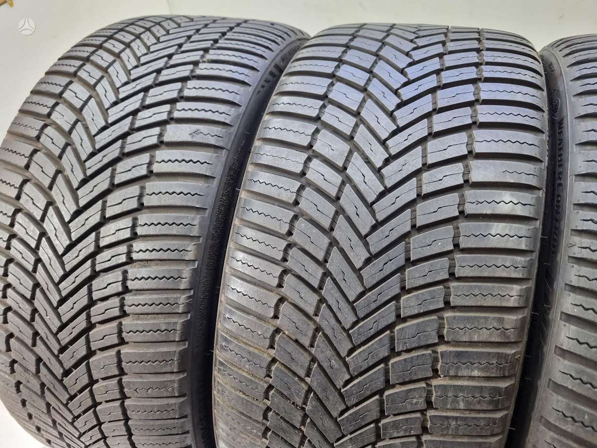 Bridgestone 6-7mm, всесезонные 235/35 R19