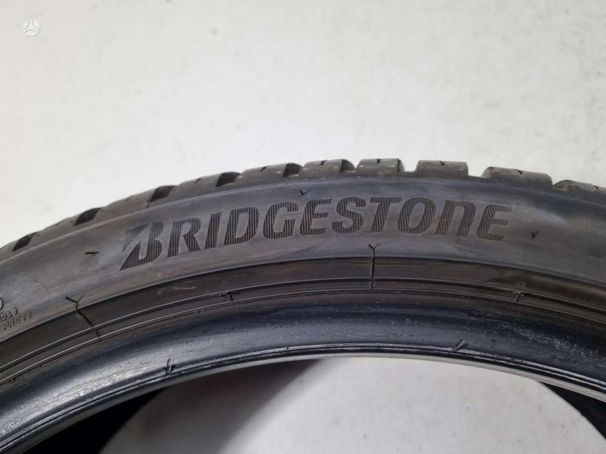Bridgestone 6-7mm, всесезонные 235/35 R19