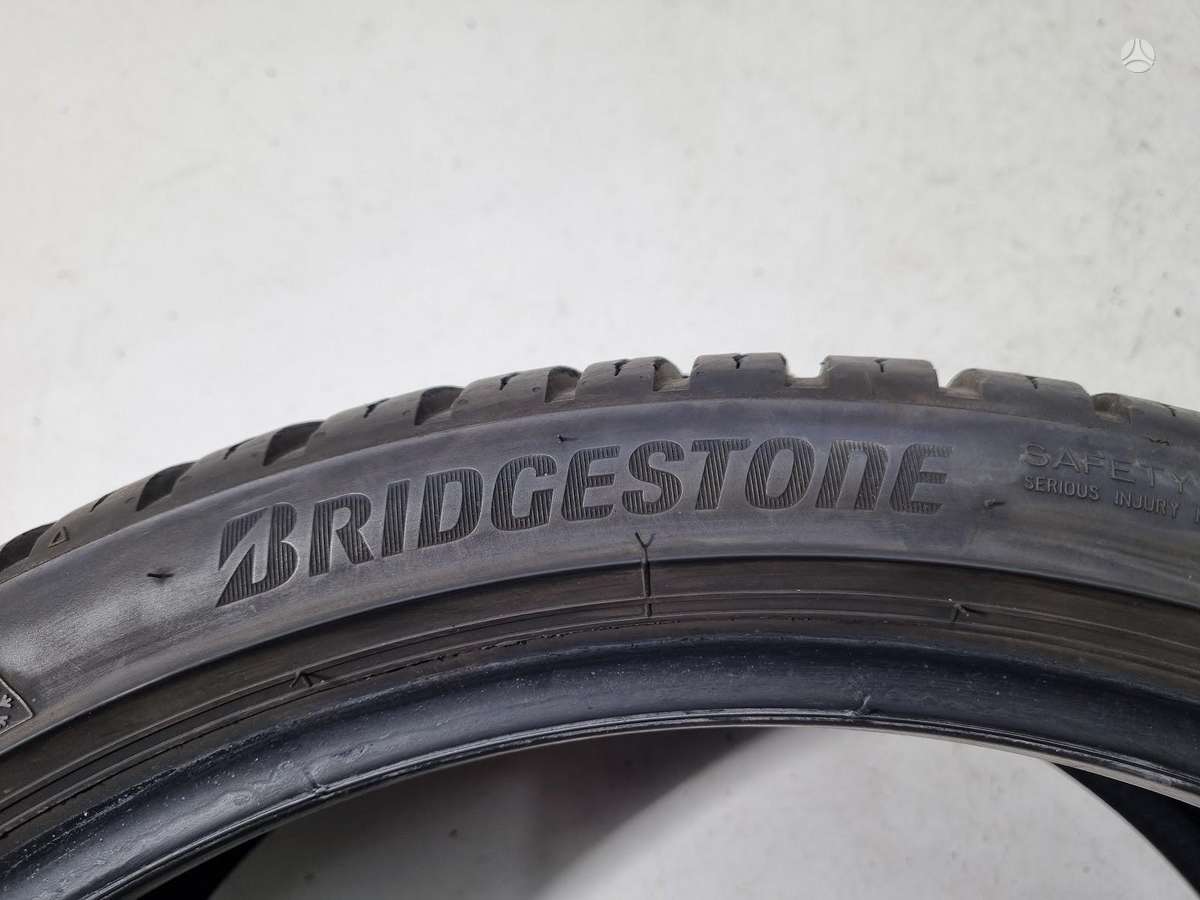 Bridgestone 6-7mm, всесезонные 235/35 R19