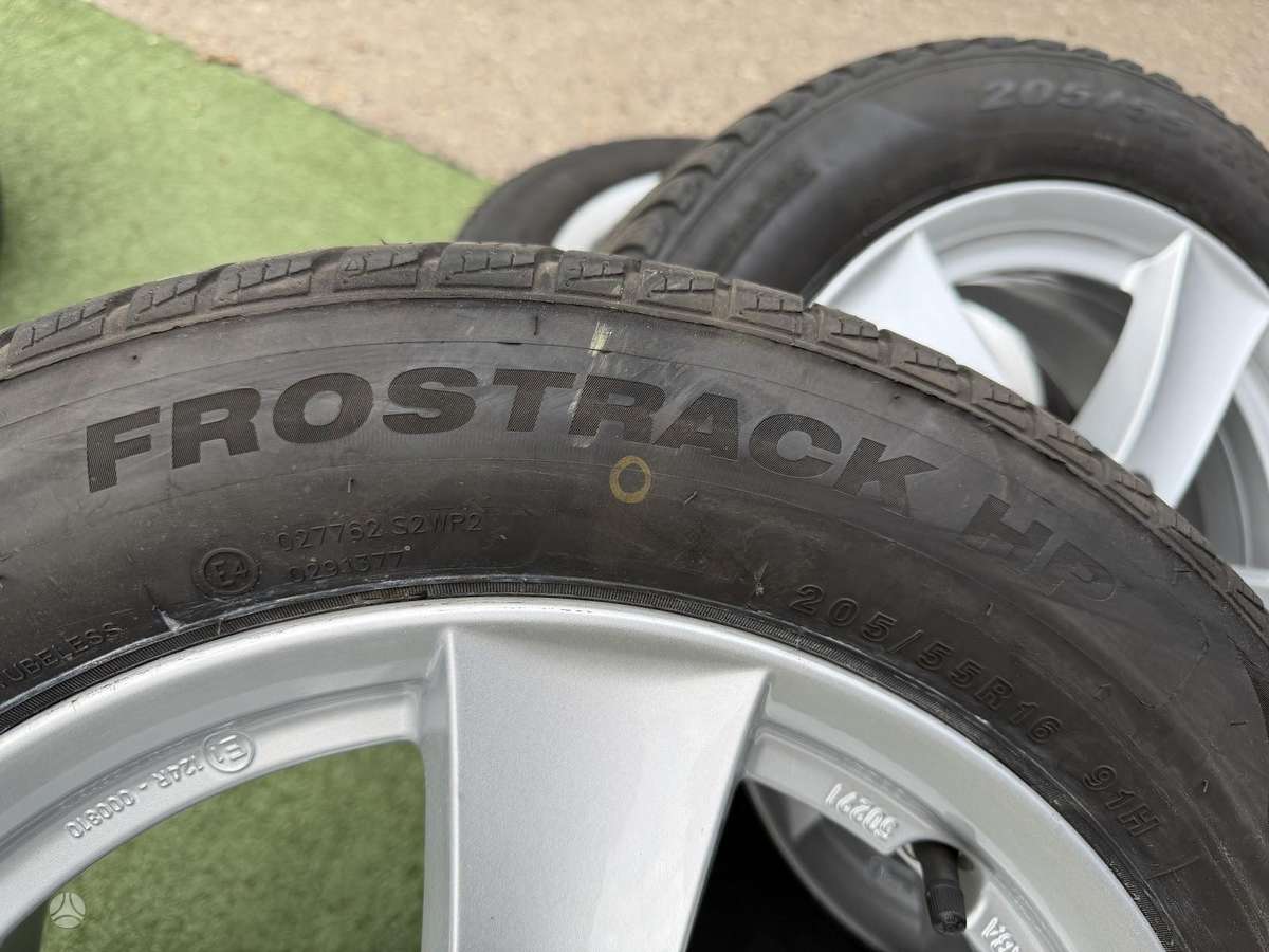 Pirelli 5/7mm,, всесезонные 205/55 R16