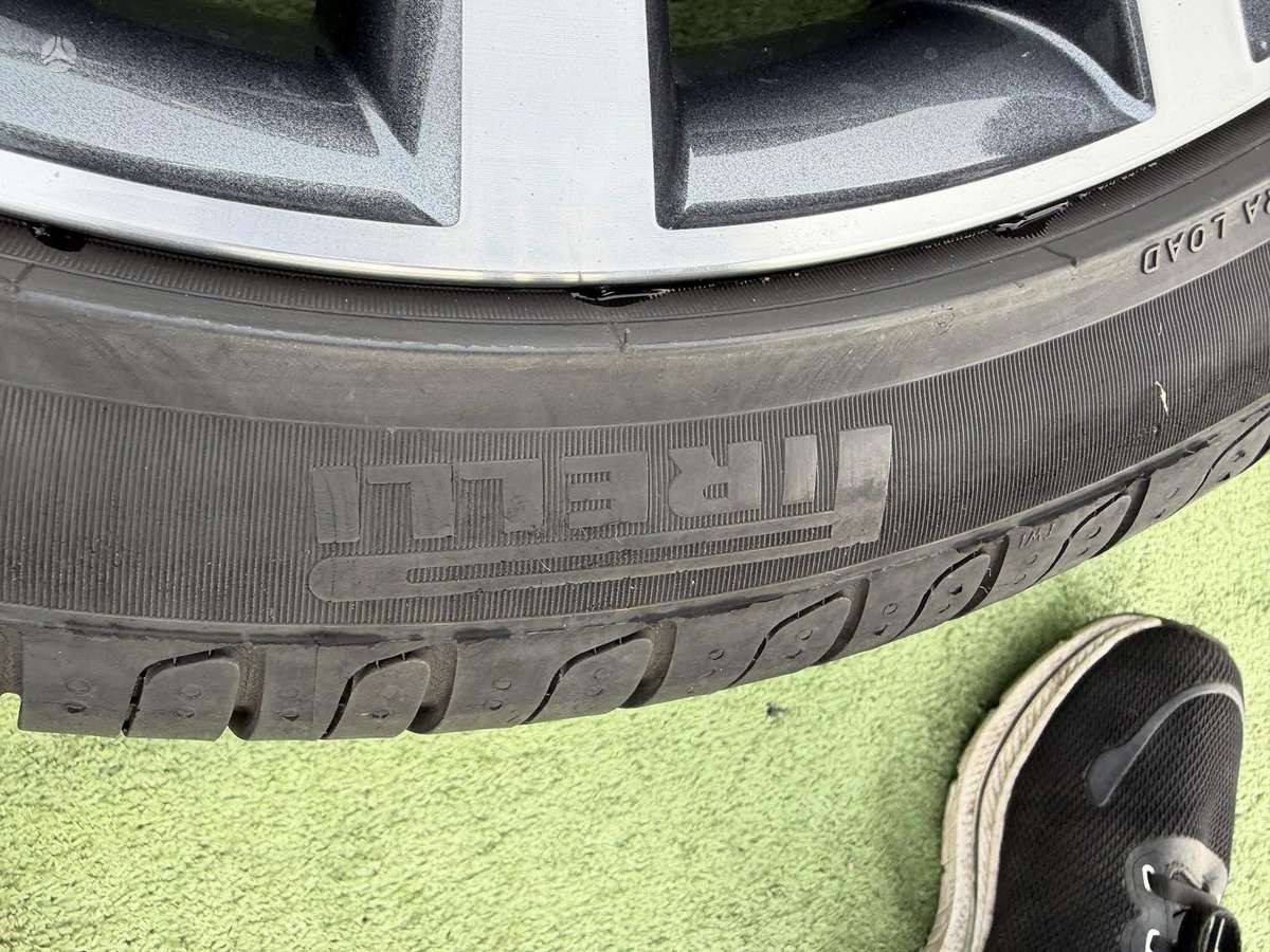 Pirelli 5/7mm, летние 235/40 R19