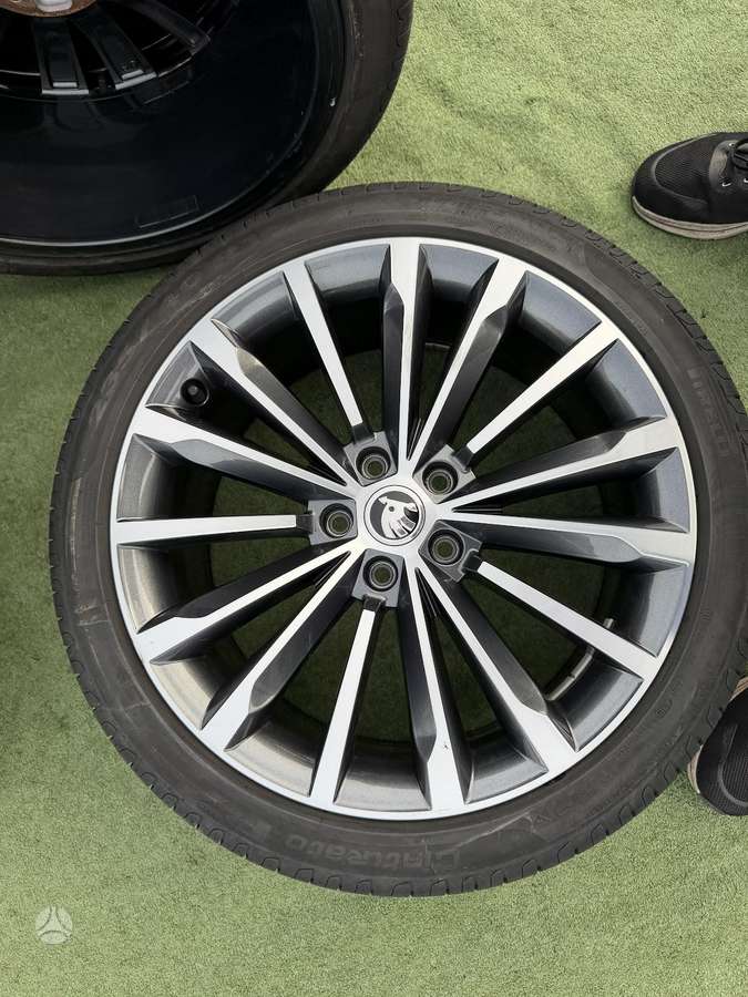 Pirelli 5/7mm, summer 235/40 R19