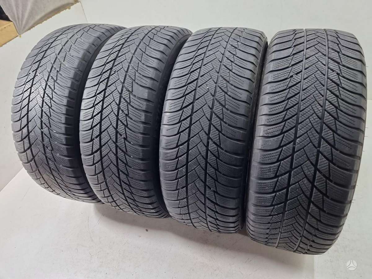 Bridgestone 2022m, всесезонные 225/55 R18