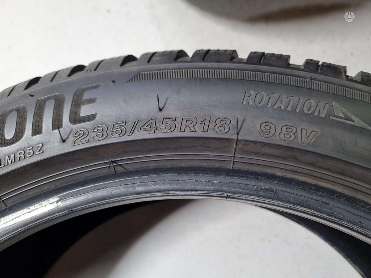 Bridgestone 2021m, universalios 235/45 R18