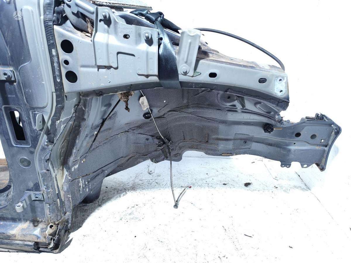 Volkswagen Taigo hood (front, rear)
