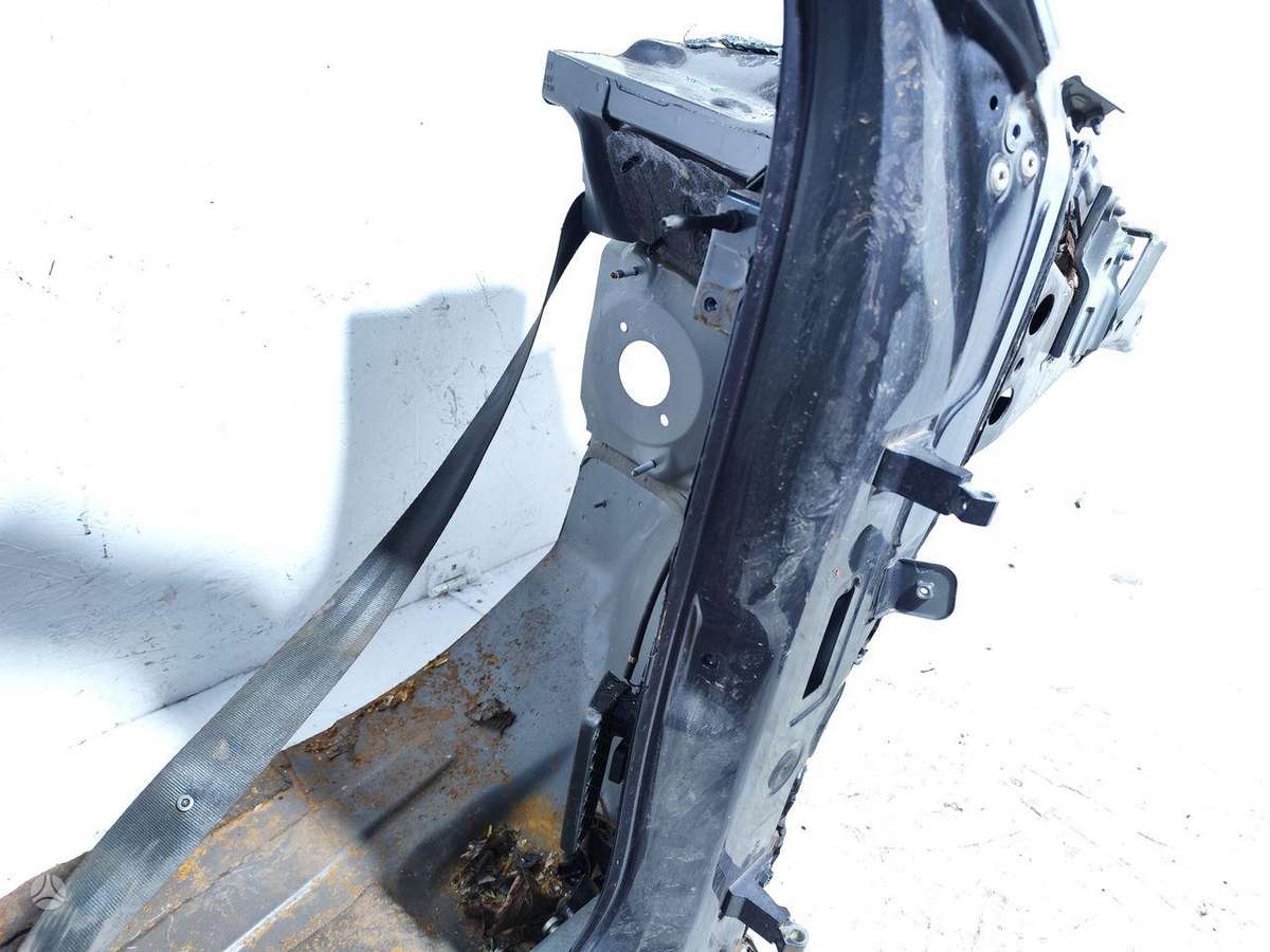 Volkswagen Taigo hood (front, rear)
