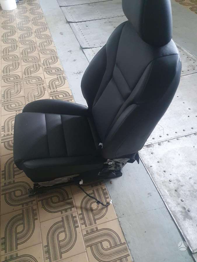 Nissan Rogue kėbulo dalys