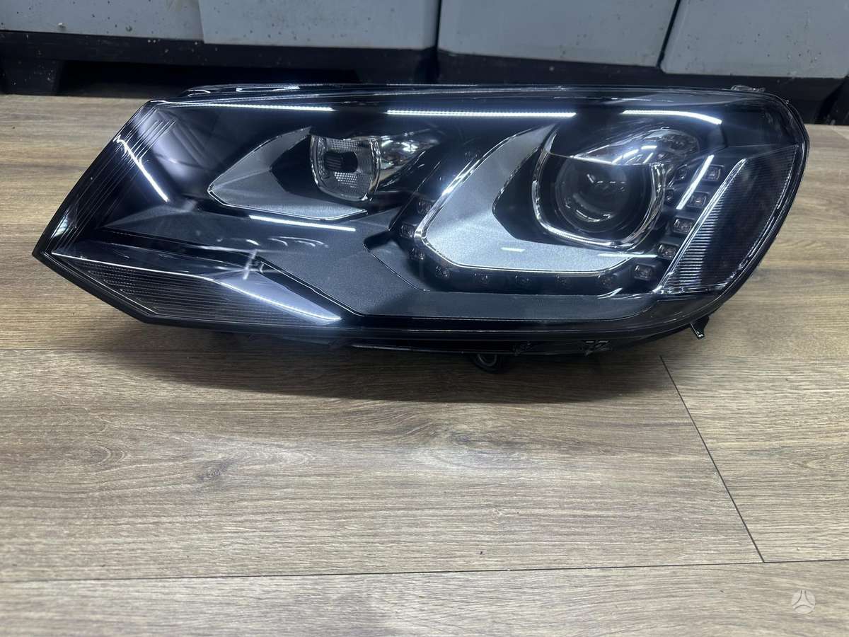 Volkswagen Touareg lights
