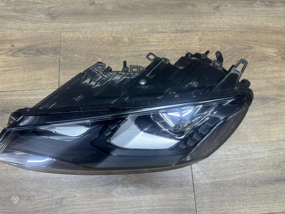 Volkswagen Touareg lights