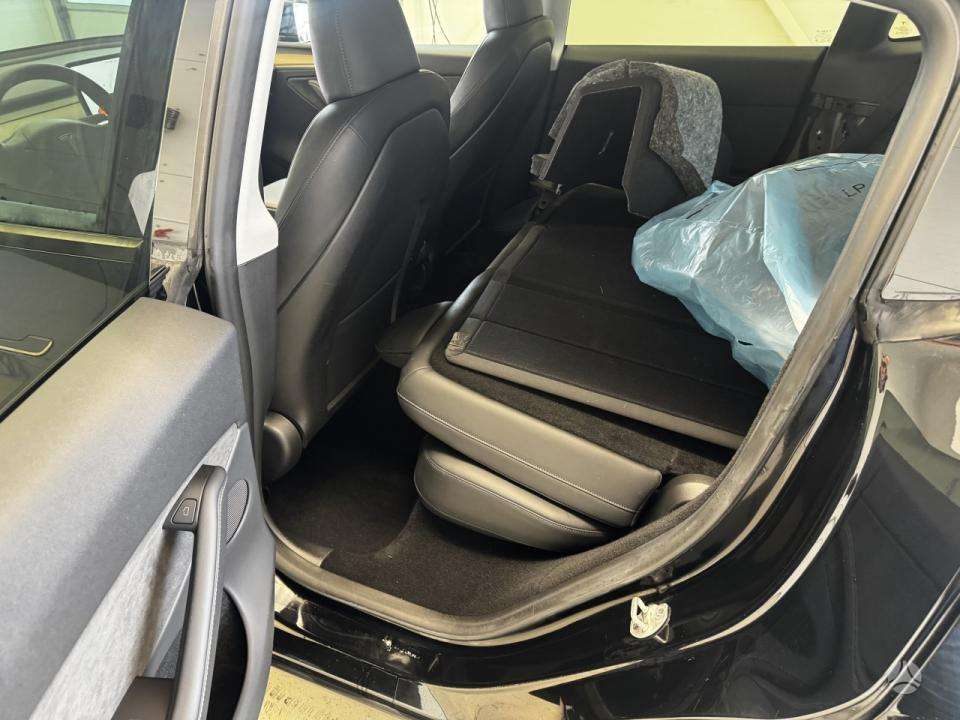 Tesla Model Y, 75 kWh, hatchback