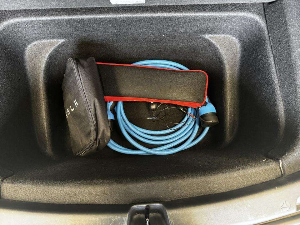 Tesla Model Y, 75 kWh, hatchback