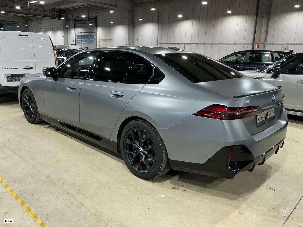 BMW i5, Седан