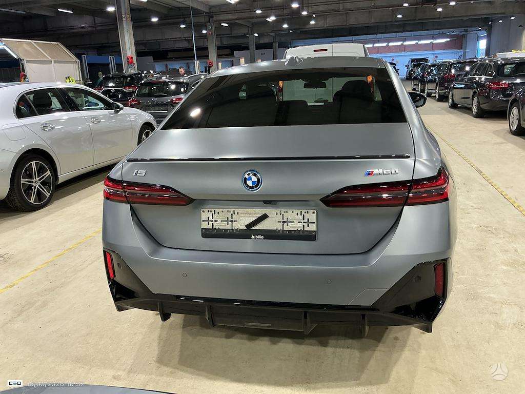 BMW i5, sedanas