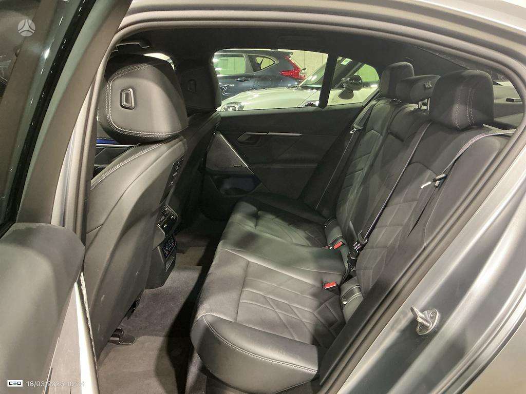 BMW i5, sedanas