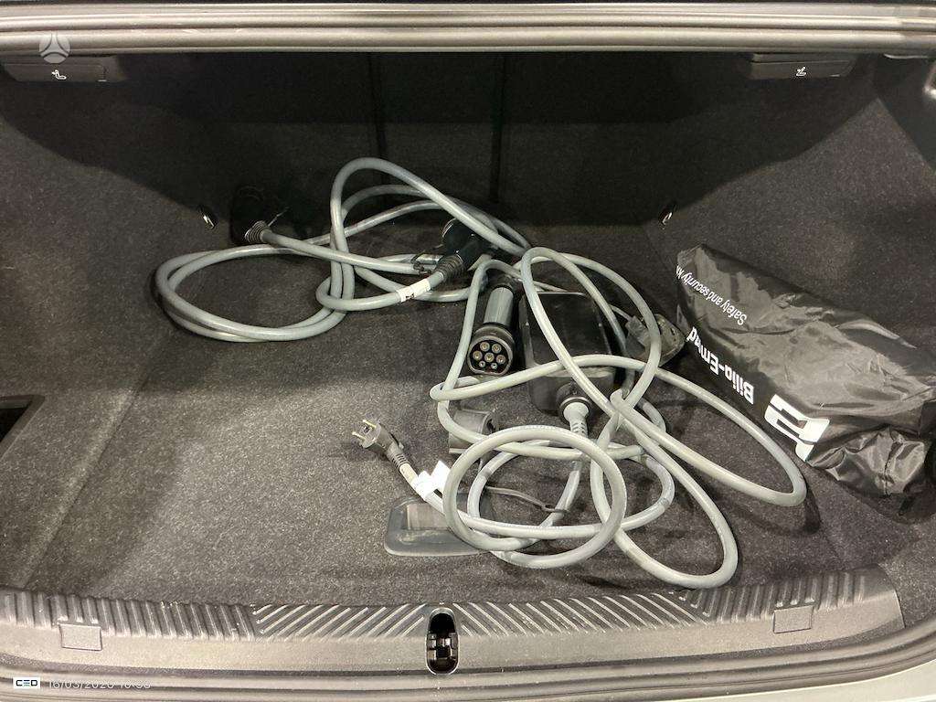 BMW i5, sedanas