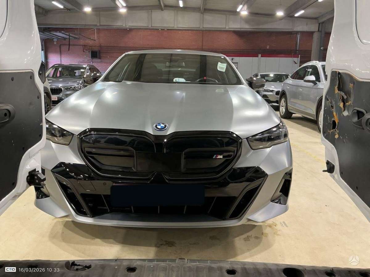 BMW i5, sedanas