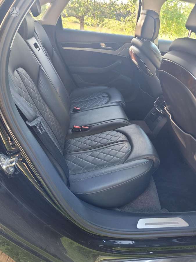 Audi A8, 4.1 l., Седан