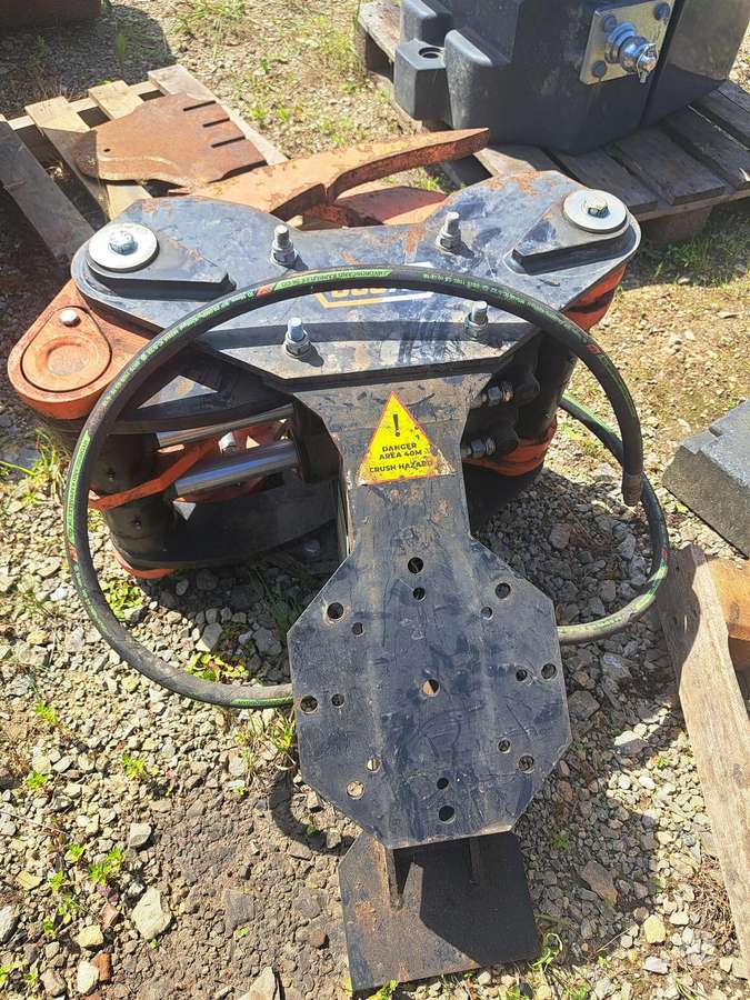 Mecalac 12MXT, ekskavatoriai