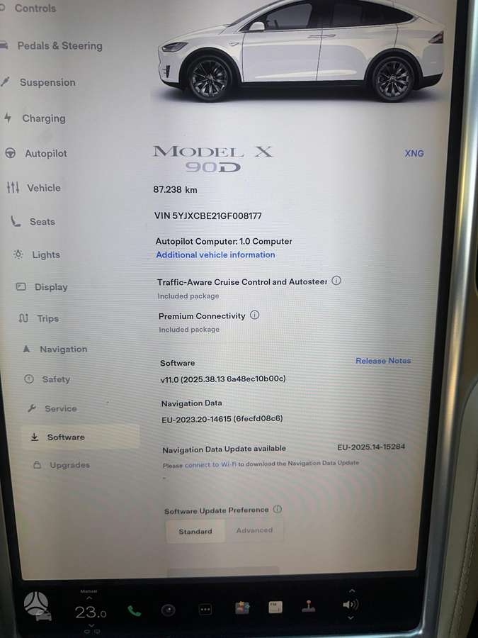 Tesla Model X - 7