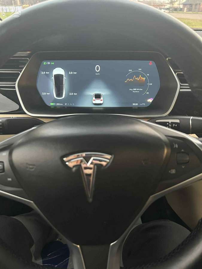 Tesla Model X, 90 кВт·ч, Внедорожник / Кроссовер