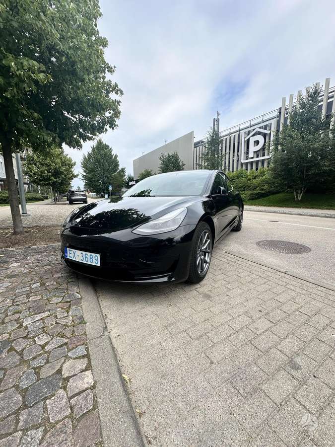 Tesla Model 3 - 1