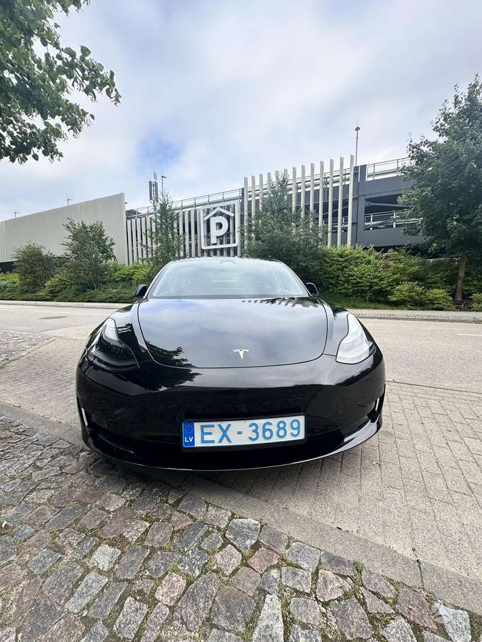 Tesla Model 3 - 2