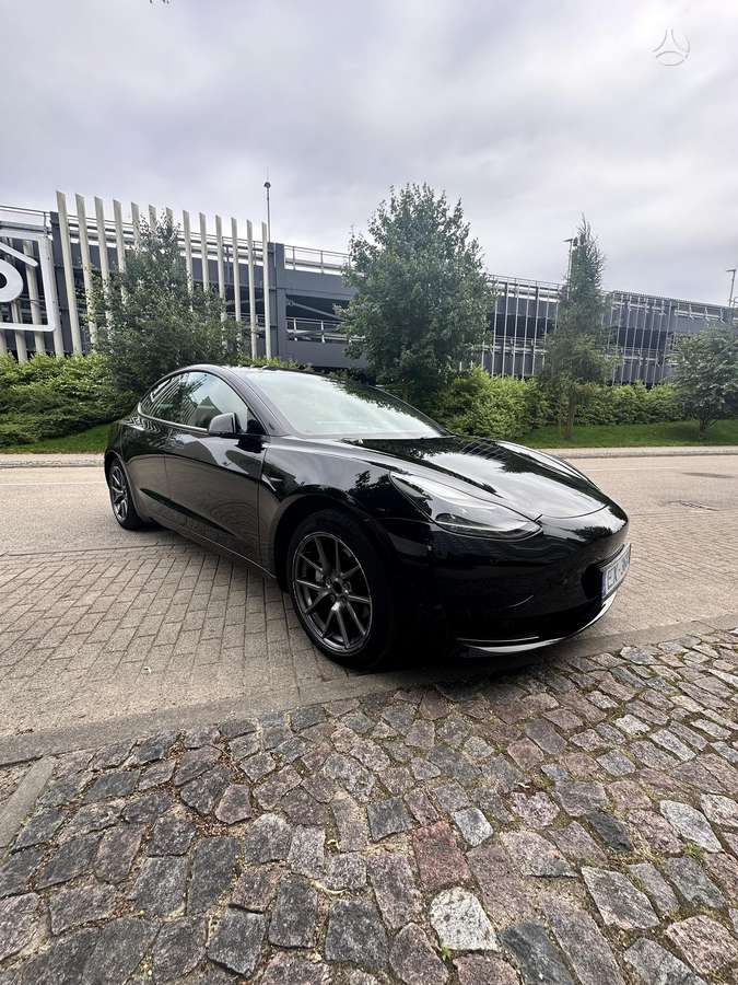 Tesla Model 3 - 3
