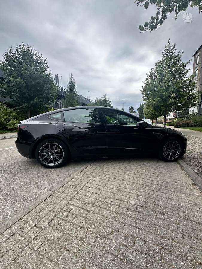 Tesla Model 3 - 4