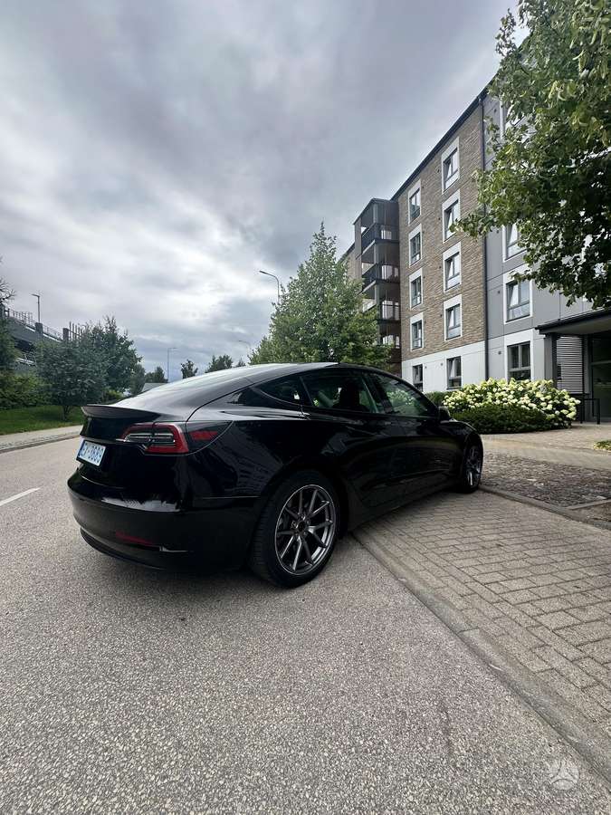 Tesla Model 3 - 5