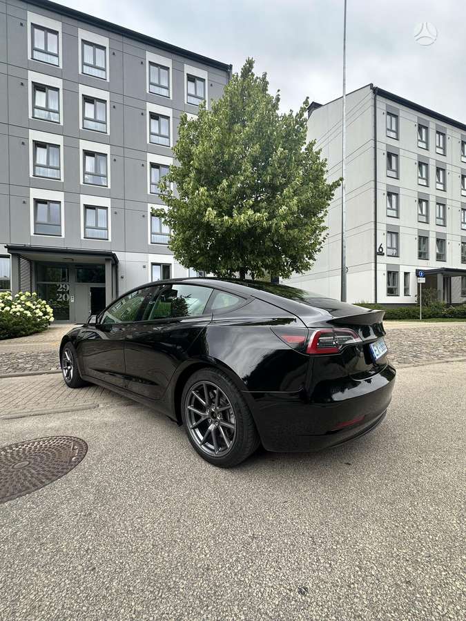 Tesla Model 3 - 7
