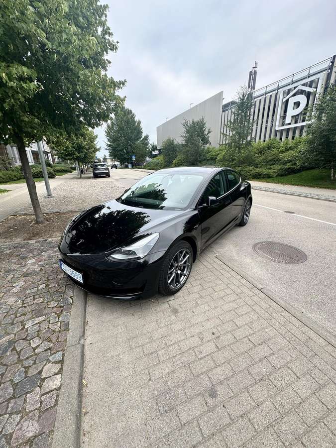 Tesla Model 3 - 9