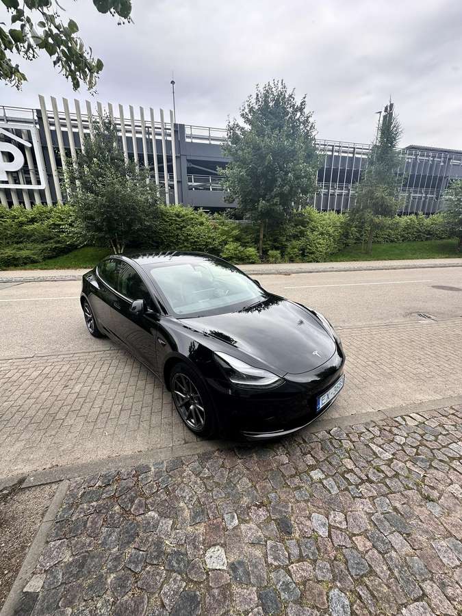 Tesla Model 3 - 10