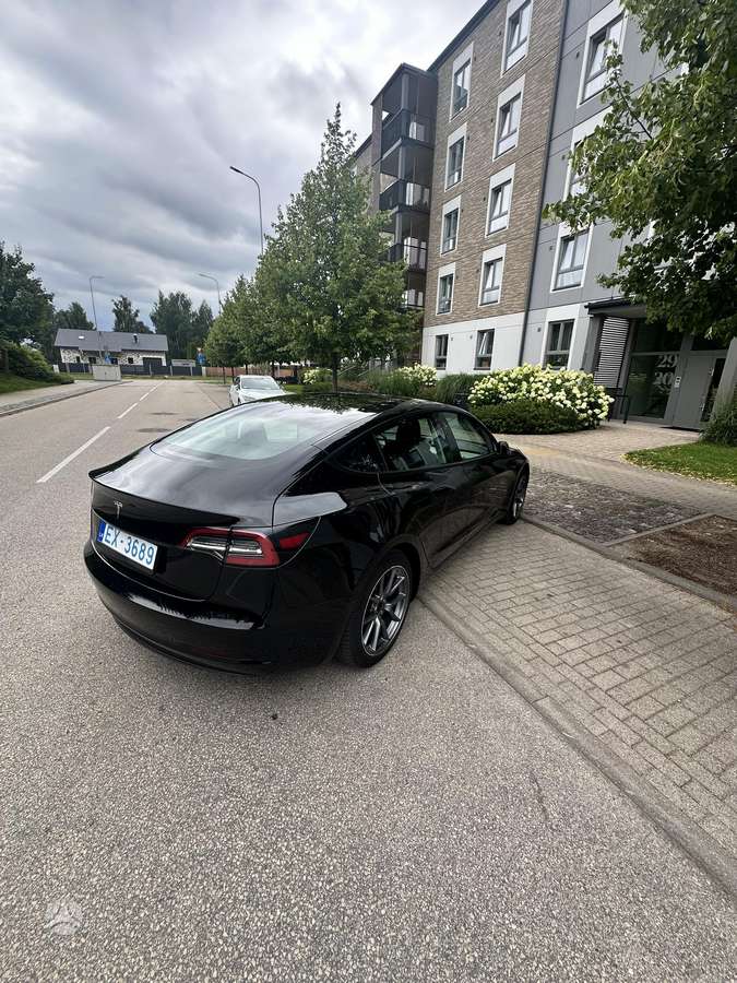 Tesla Model 3 - 11