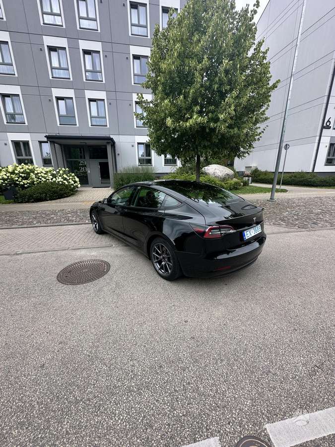Tesla Model 3 - 12